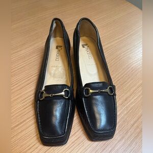 Pascucci Black Leather Women's Loafers with Brass Bit
